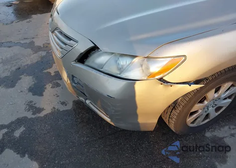 2009 Toyota Camry Xle z USA, uszkodzony, nr VIN 4T1BE46K69U280647